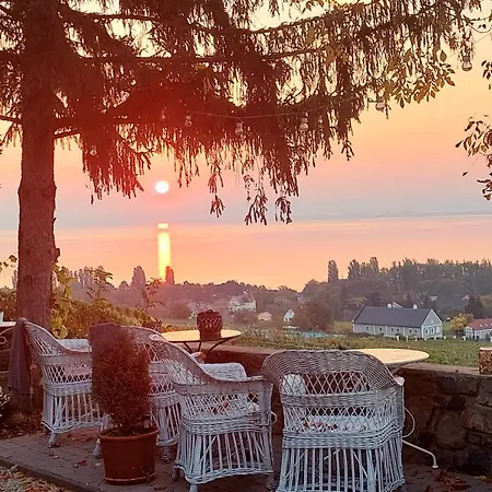 Maison Bagatell Badacsony 4* בדקסוניטומאי