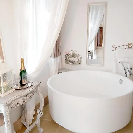 Maison Bagatell Badacsony 4* בדקסוניטומאי