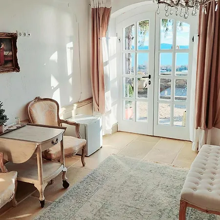 Гостевой дом Maison Bagatell Badacsony *